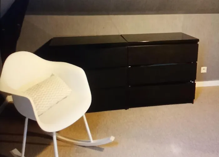 Agreable Derriere Les Arenes De